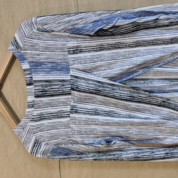 Relaxed fit blouse - great for night out - Picture 2 of 2